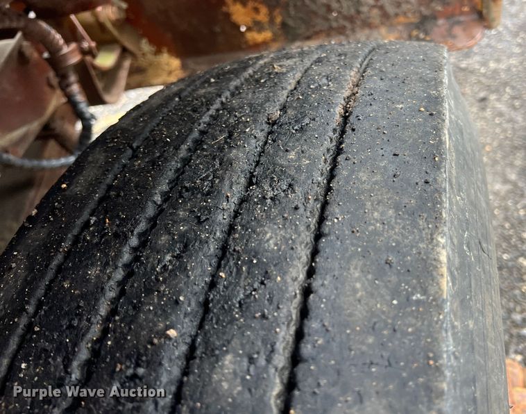 image for item KF9760 1976 Peterbilt 359  water truck