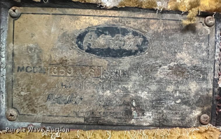 image for item KF9760 1976 Peterbilt 359  water truck