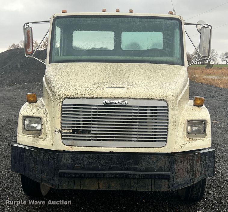 image for item KF9761 1997 Freightliner FL70  semi truck