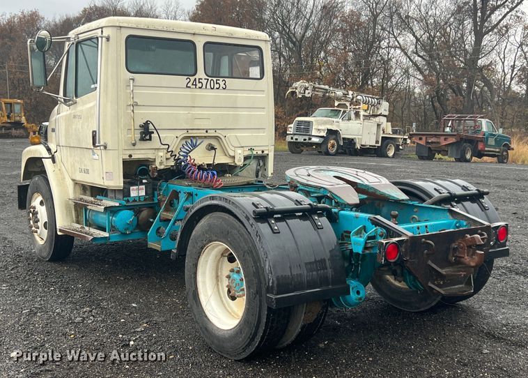 image for item KF9761 1997 Freightliner FL70  semi truck