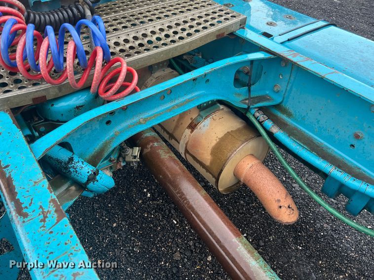 image for item KF9761 1997 Freightliner FL70  semi truck