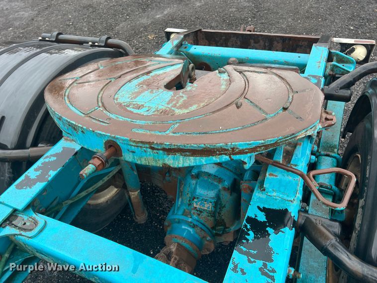 image for item KF9761 1997 Freightliner FL70  semi truck