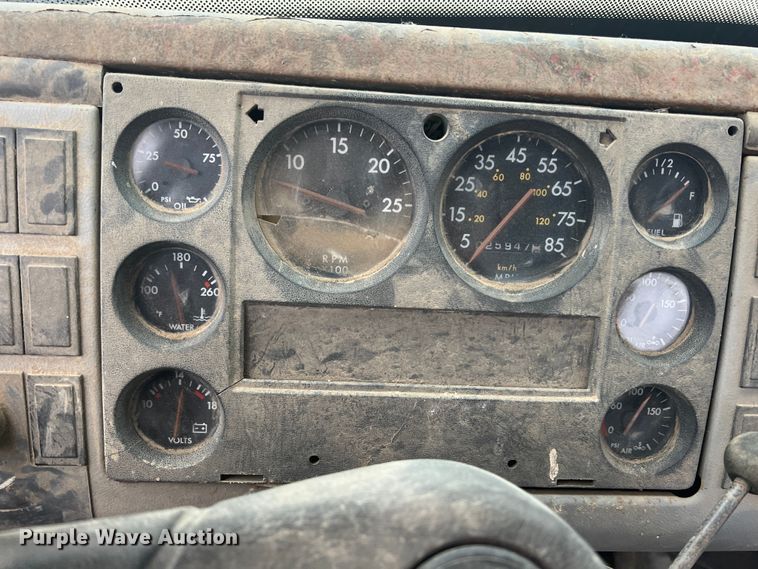 image for item KF9761 1997 Freightliner FL70  semi truck