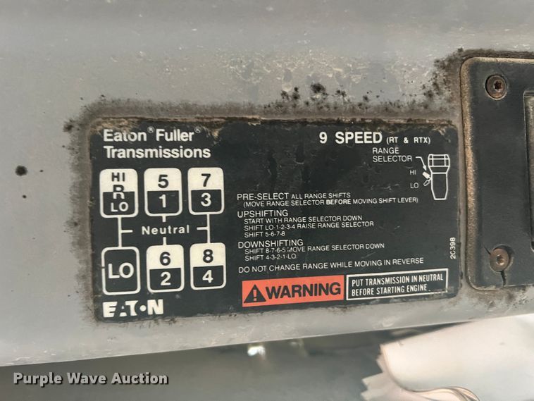 image for item KF9761 1997 Freightliner FL70  semi truck