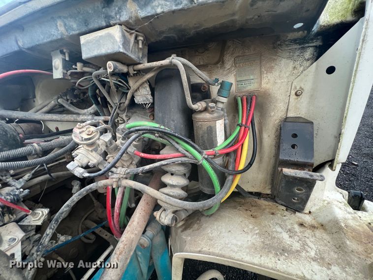 image for item KF9761 1997 Freightliner FL70  semi truck