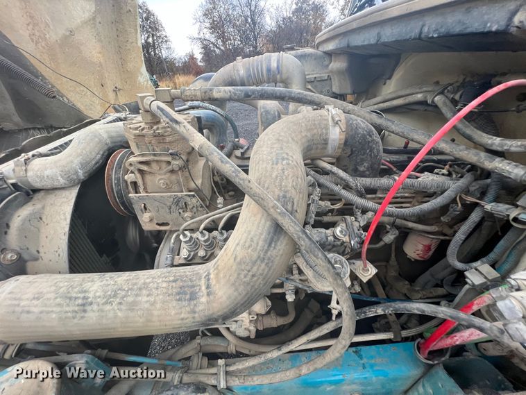 image for item KF9761 1997 Freightliner FL70  semi truck