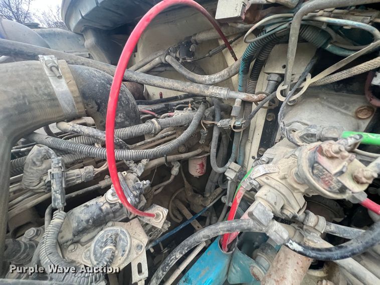 image for item KF9761 1997 Freightliner FL70  semi truck