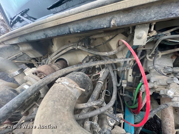 image for item KF9761 1997 Freightliner FL70  semi truck