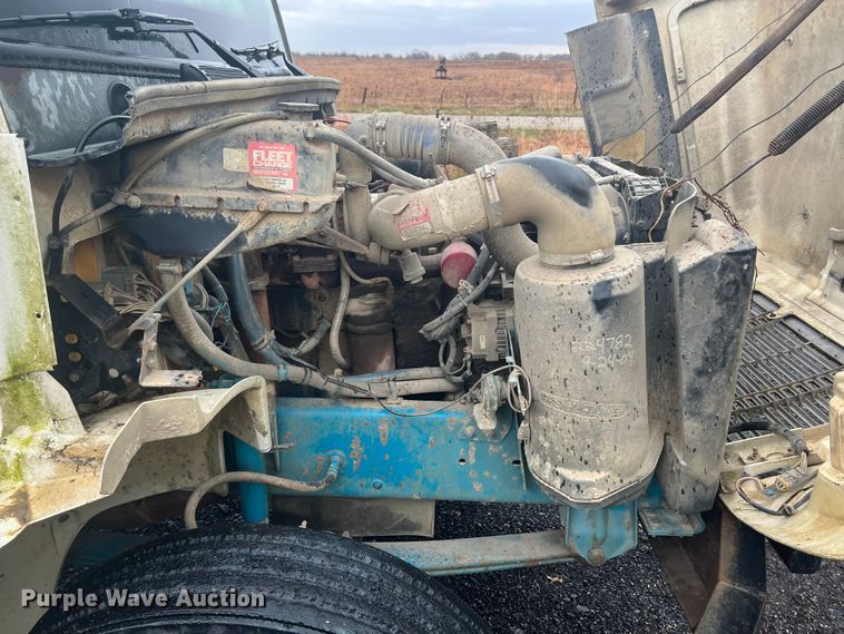 image for item KF9761 1997 Freightliner FL70  semi truck