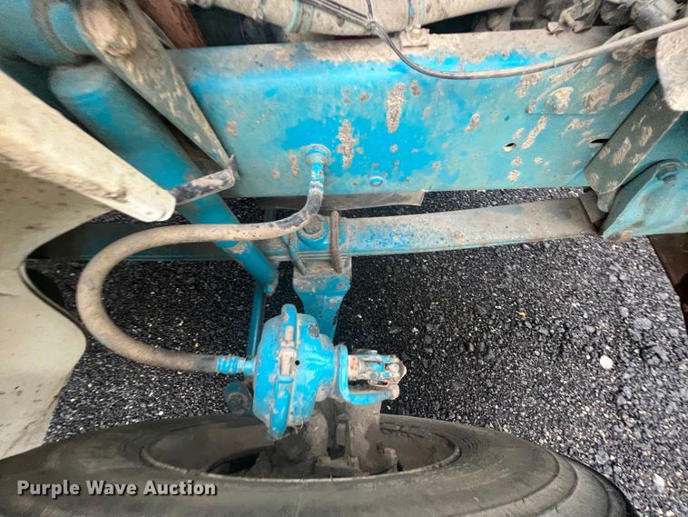 image for item KF9761 1997 Freightliner FL70  semi truck