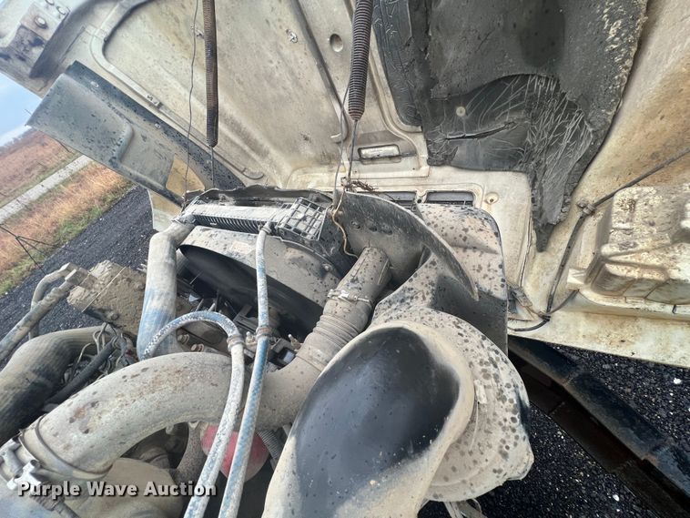 image for item KF9761 1997 Freightliner FL70  semi truck