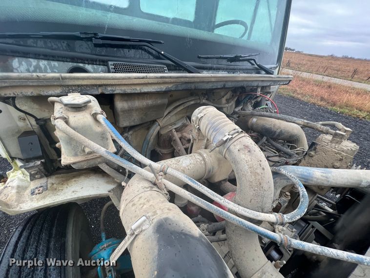 image for item KF9761 1997 Freightliner FL70  semi truck