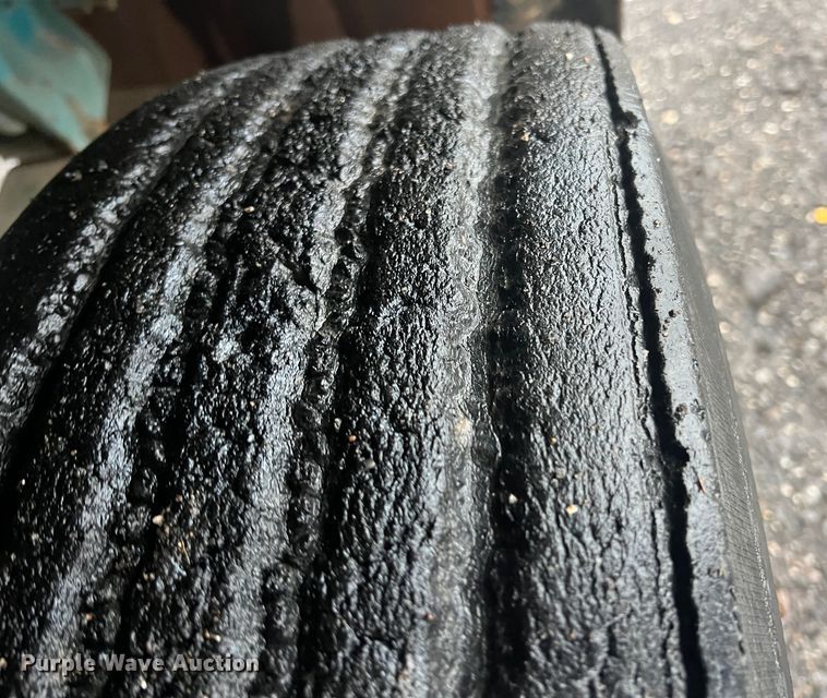 image for item KF9761 1997 Freightliner FL70  semi truck