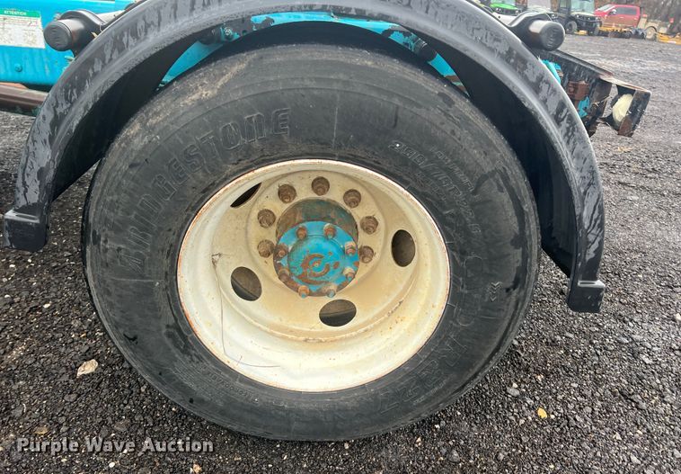 image for item KF9761 1997 Freightliner FL70  semi truck