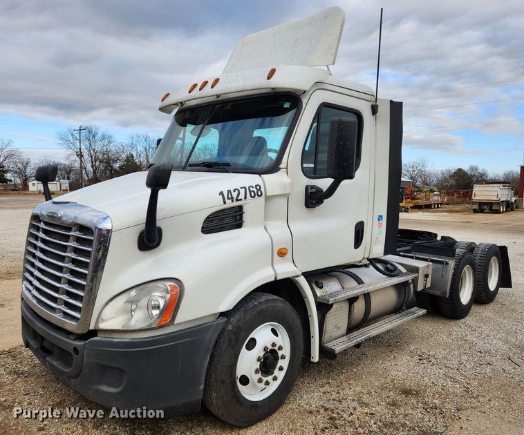 image for item KT9584 2014 Freightliner Cascadia  semi truck