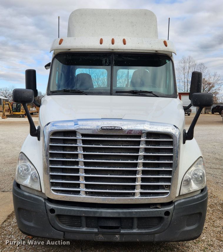 image for item KT9584 2014 Freightliner Cascadia  semi truck