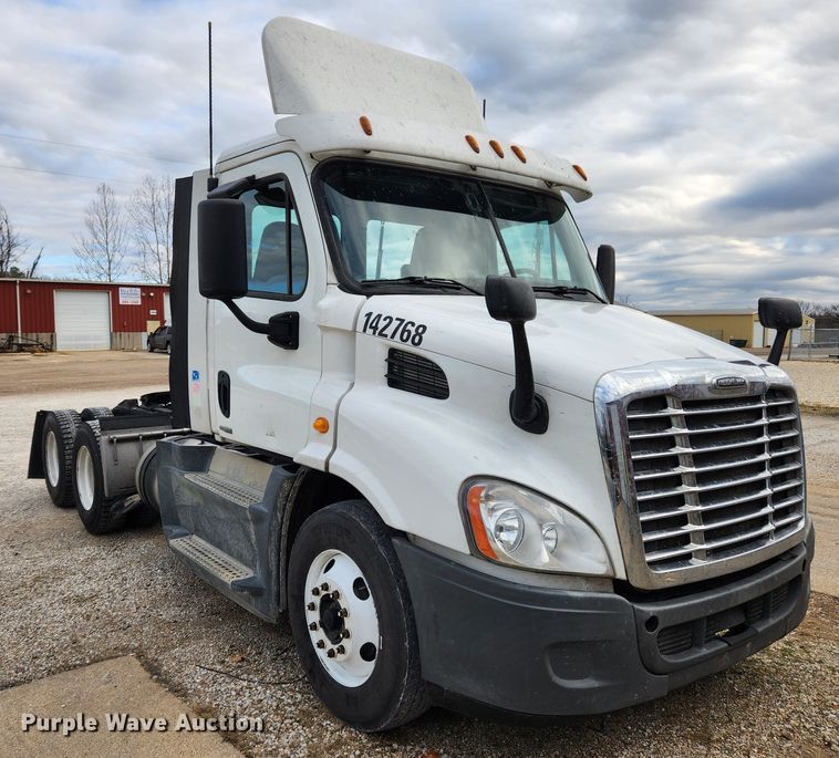 image for item KT9584 2014 Freightliner Cascadia  semi truck