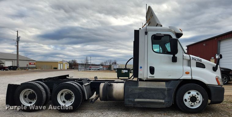 image for item KT9584 2014 Freightliner Cascadia  semi truck