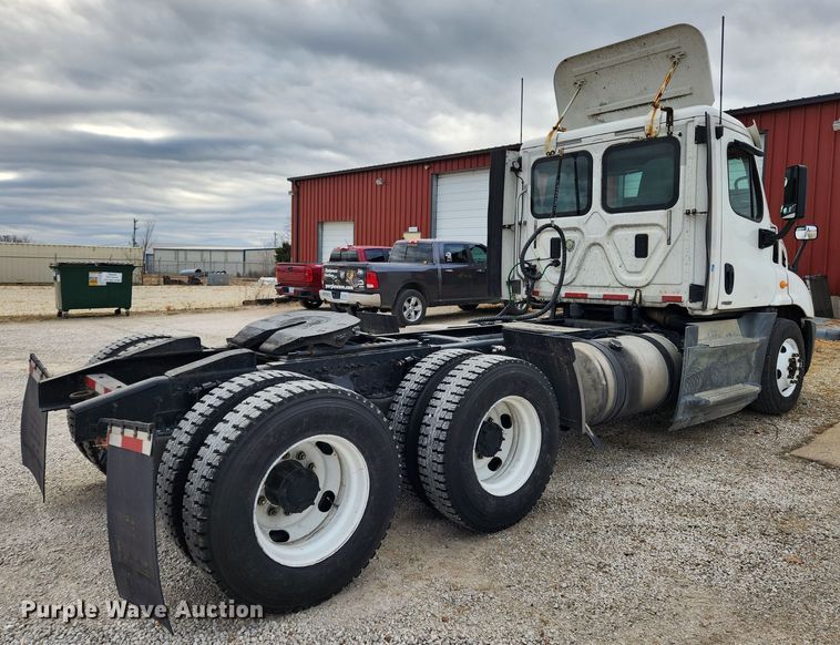 image for item KT9584 2014 Freightliner Cascadia  semi truck