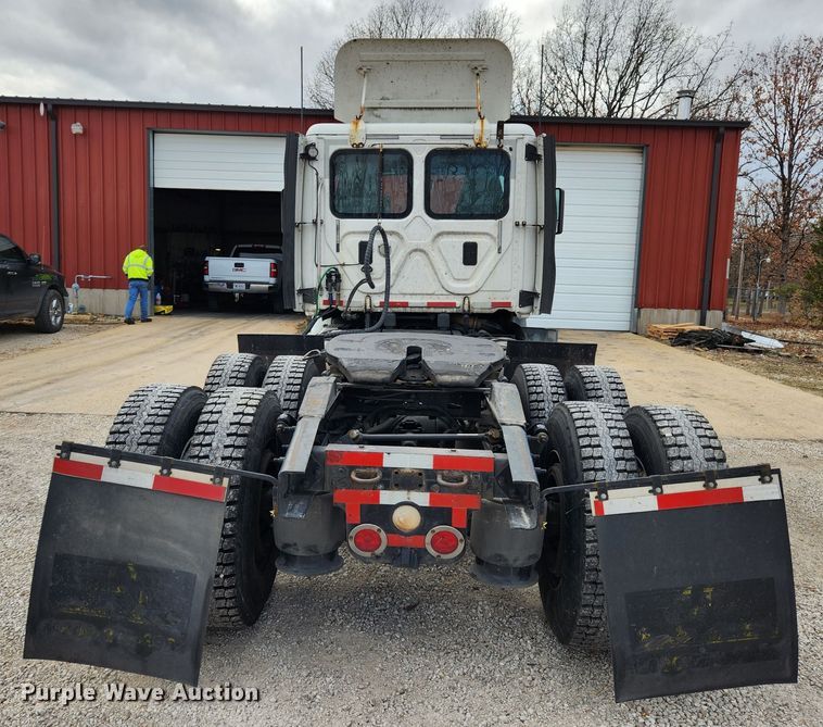 image for item KT9584 2014 Freightliner Cascadia  semi truck