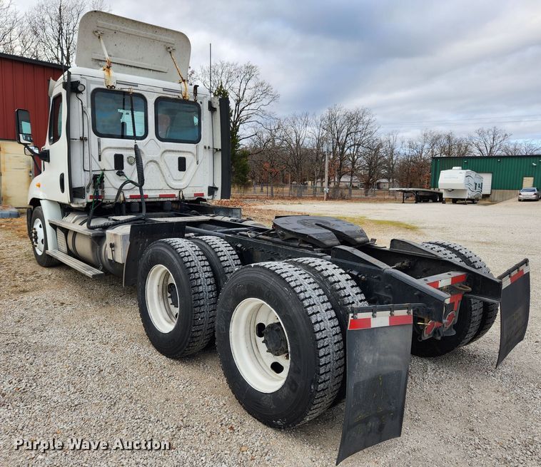image for item KT9584 2014 Freightliner Cascadia  semi truck