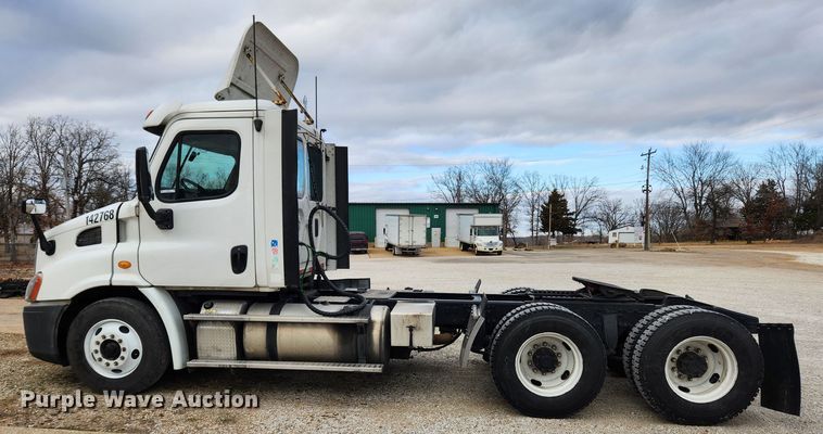 image for item KT9584 2014 Freightliner Cascadia  semi truck