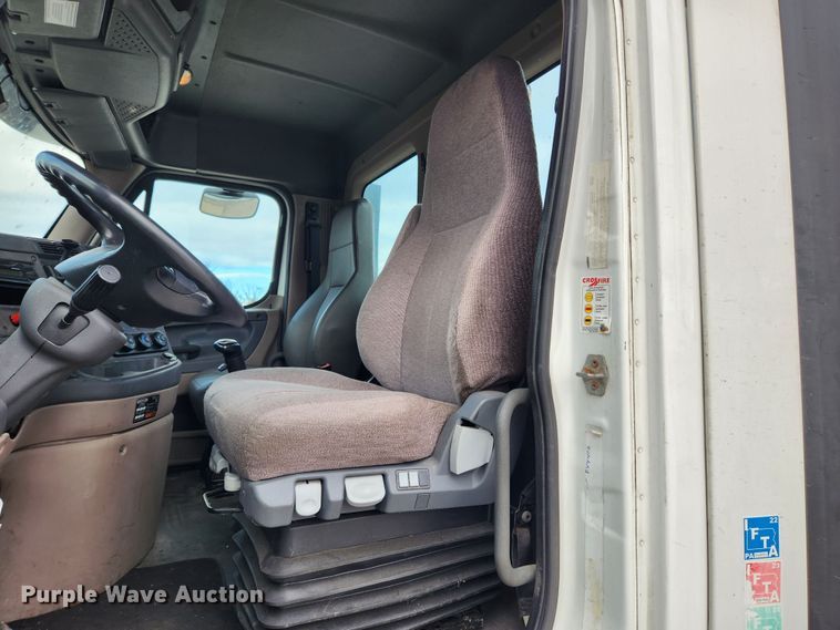 image for item KT9584 2014 Freightliner Cascadia  semi truck