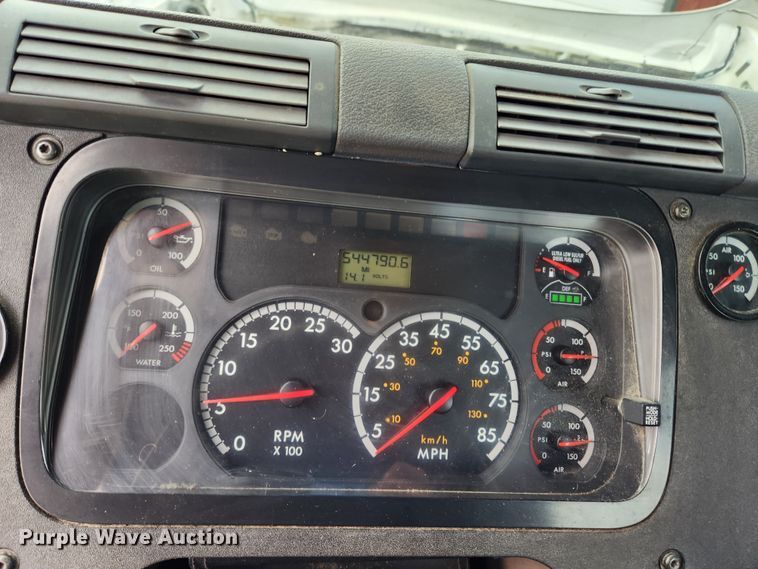 image for item KT9584 2014 Freightliner Cascadia  semi truck