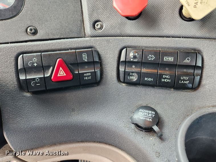 image for item KT9584 2014 Freightliner Cascadia  semi truck