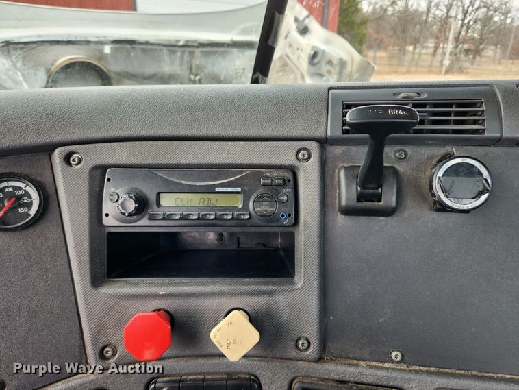 image for item KT9584 2014 Freightliner Cascadia  semi truck