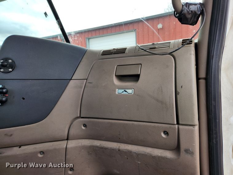 image for item KT9584 2014 Freightliner Cascadia  semi truck