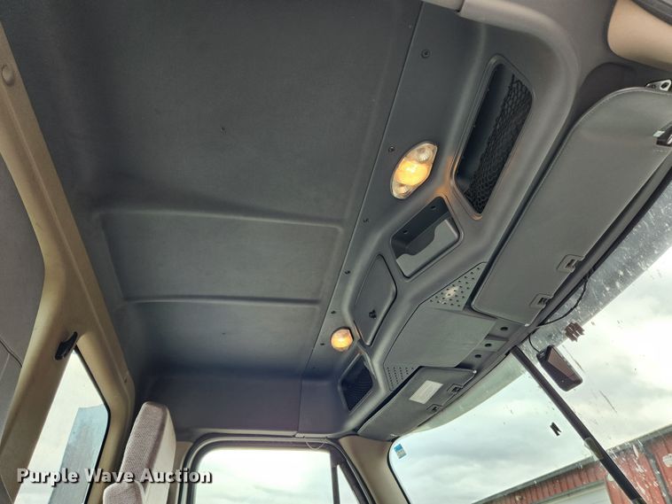 image for item KT9584 2014 Freightliner Cascadia  semi truck