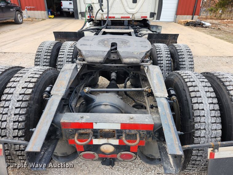 image for item KT9584 2014 Freightliner Cascadia  semi truck