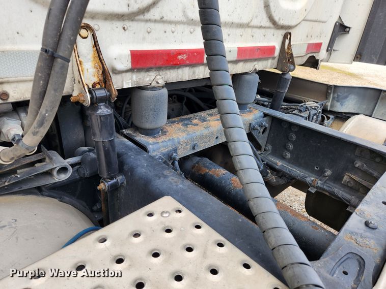 image for item KT9584 2014 Freightliner Cascadia  semi truck