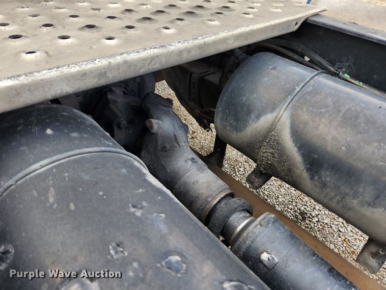 image for item KT9584 2014 Freightliner Cascadia  semi truck