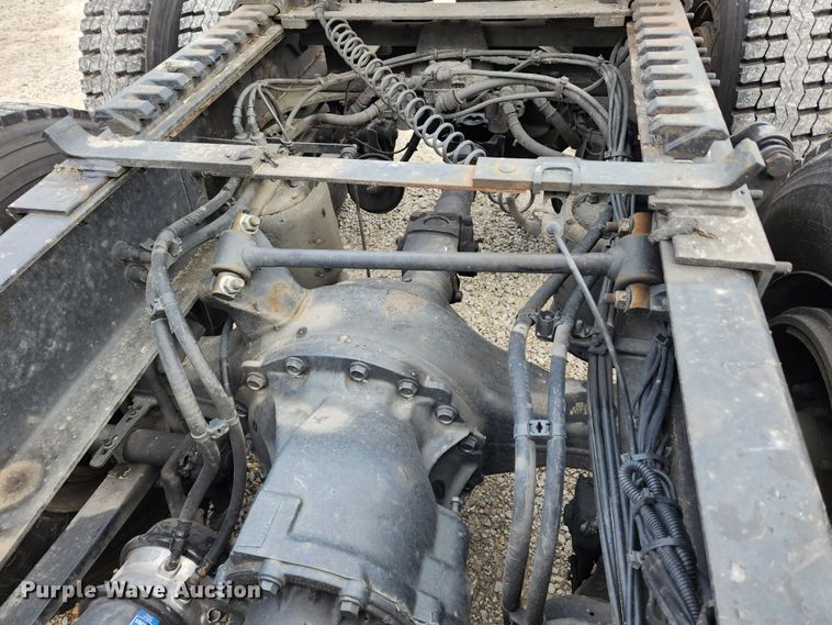 image for item KT9584 2014 Freightliner Cascadia  semi truck