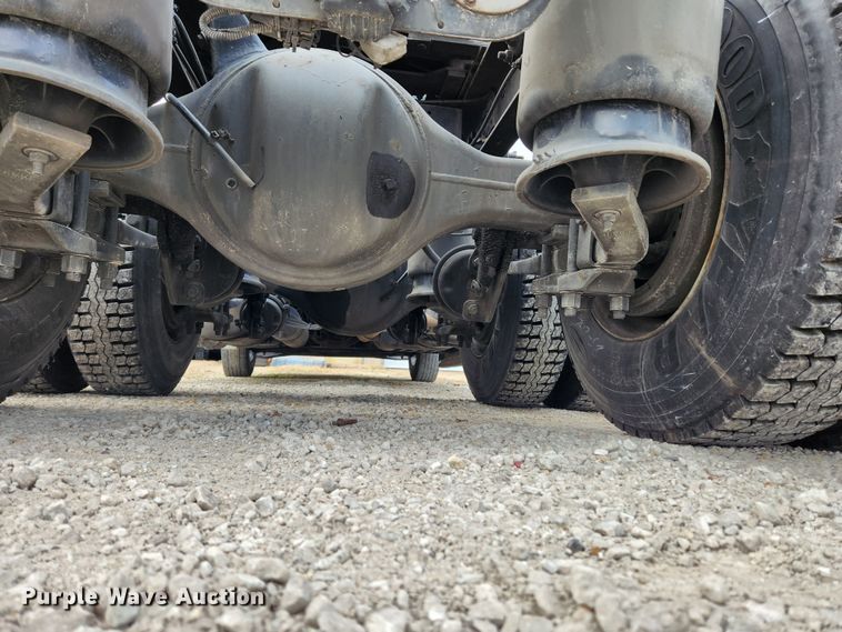 image for item KT9584 2014 Freightliner Cascadia  semi truck