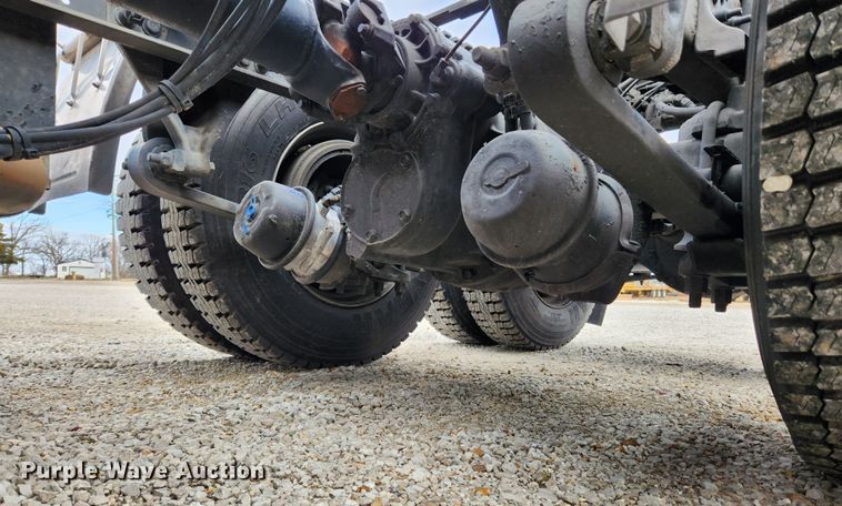 image for item KT9584 2014 Freightliner Cascadia  semi truck