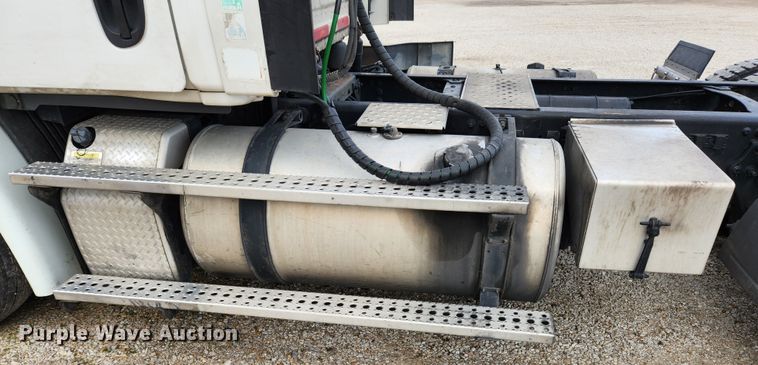 image for item KT9584 2014 Freightliner Cascadia  semi truck