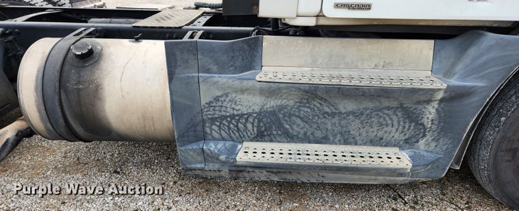 image for item KT9584 2014 Freightliner Cascadia  semi truck