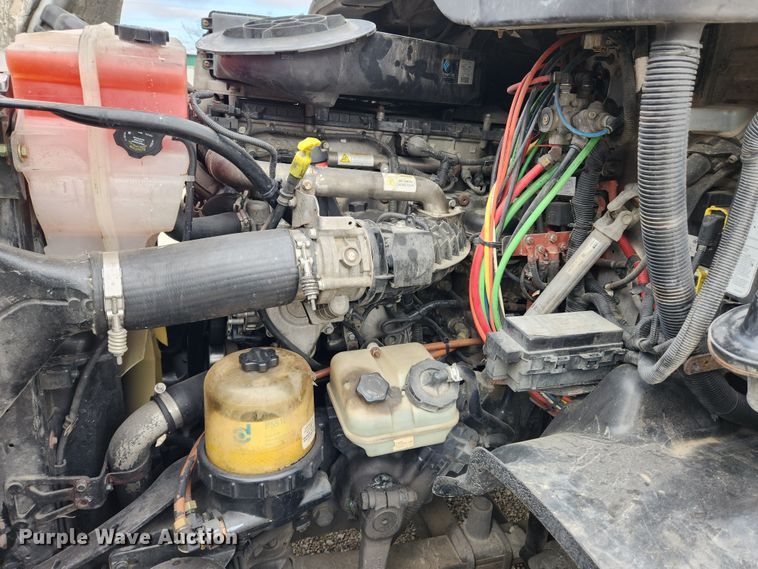 image for item KT9584 2014 Freightliner Cascadia  semi truck