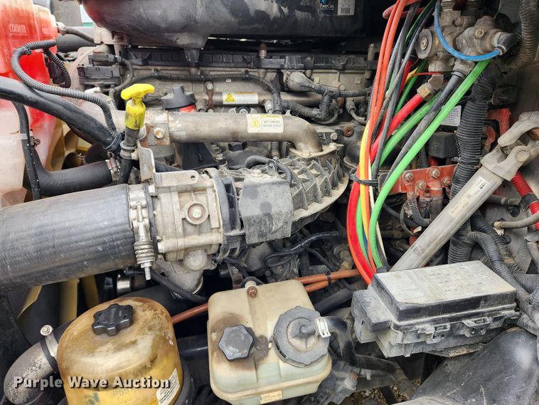 image for item KT9584 2014 Freightliner Cascadia  semi truck