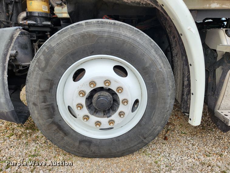 image for item KT9584 2014 Freightliner Cascadia  semi truck