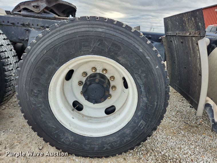 image for item KT9584 2014 Freightliner Cascadia  semi truck