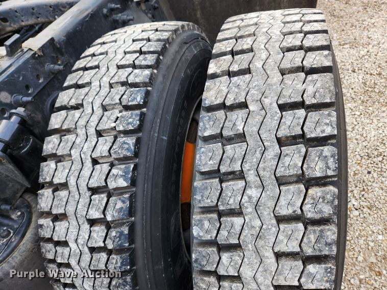 image for item KT9584 2014 Freightliner Cascadia  semi truck