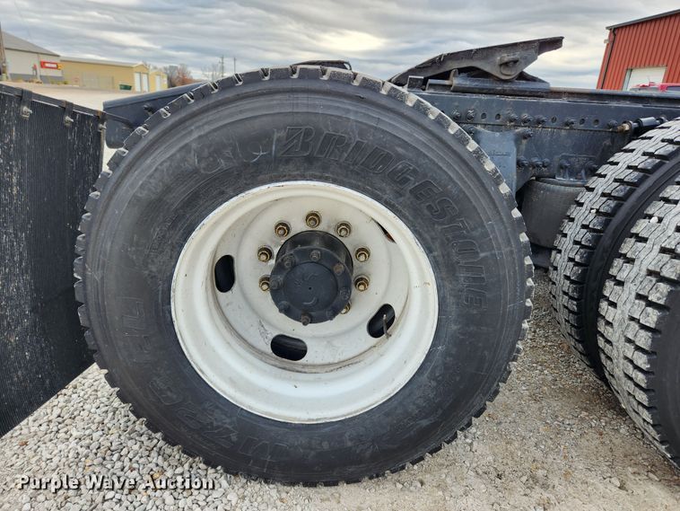 image for item KT9584 2014 Freightliner Cascadia  semi truck