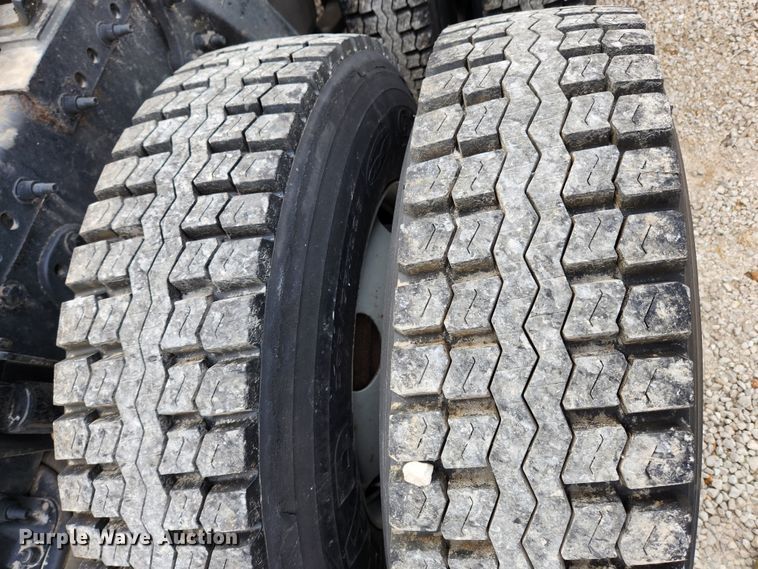 image for item KT9584 2014 Freightliner Cascadia  semi truck