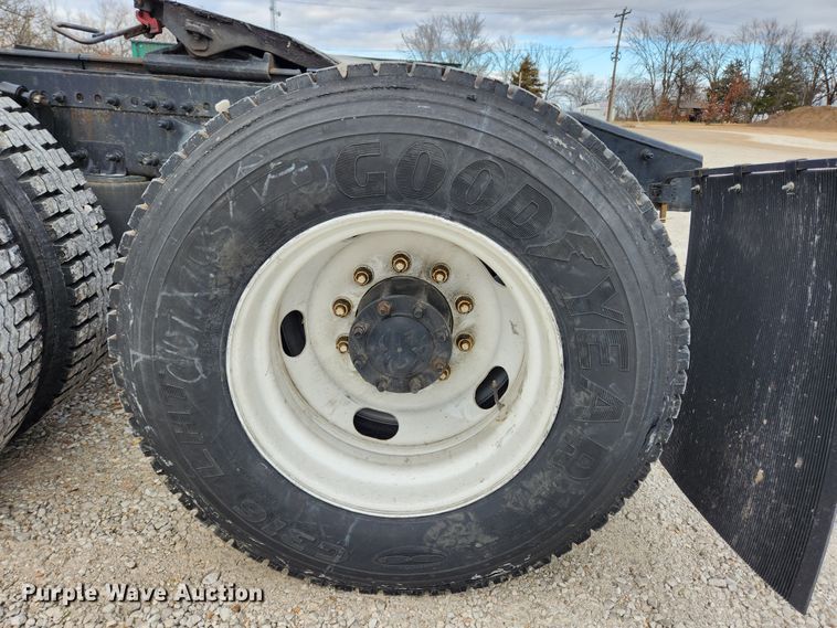 image for item KT9584 2014 Freightliner Cascadia  semi truck