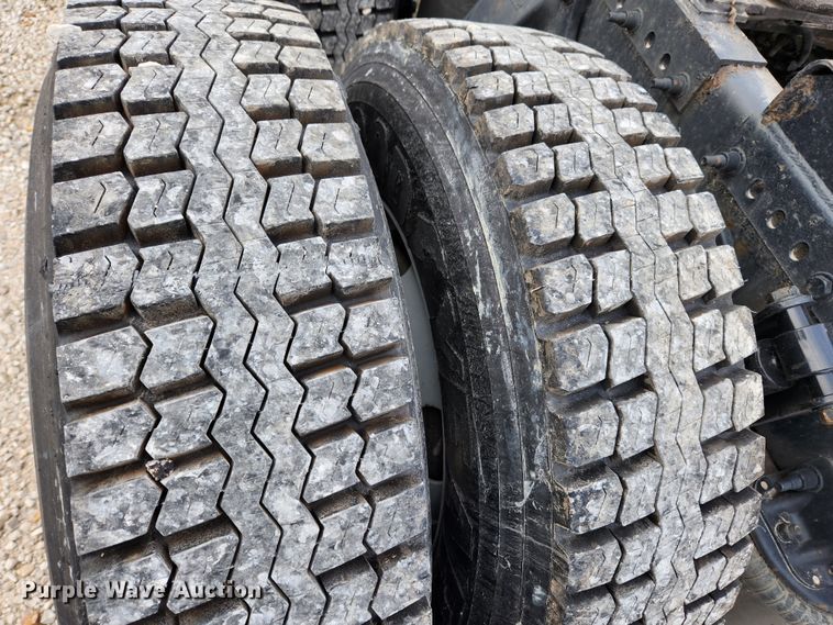 image for item KT9584 2014 Freightliner Cascadia  semi truck