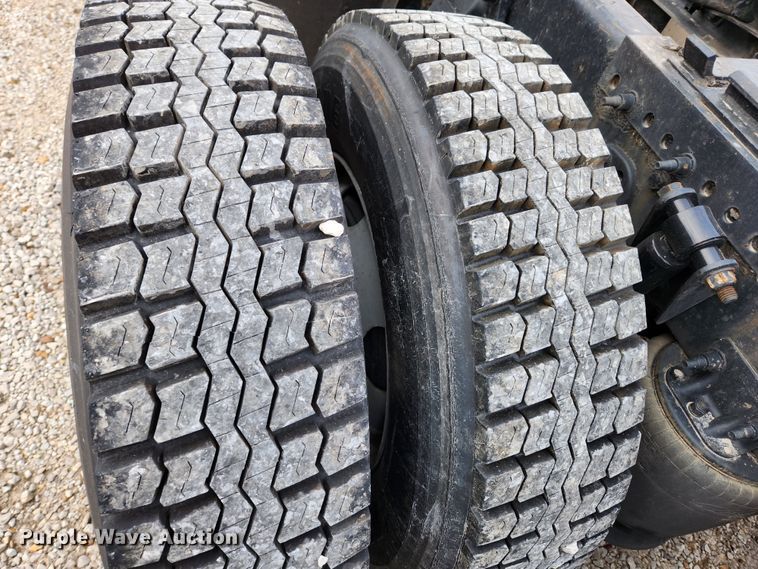 image for item KT9584 2014 Freightliner Cascadia  semi truck